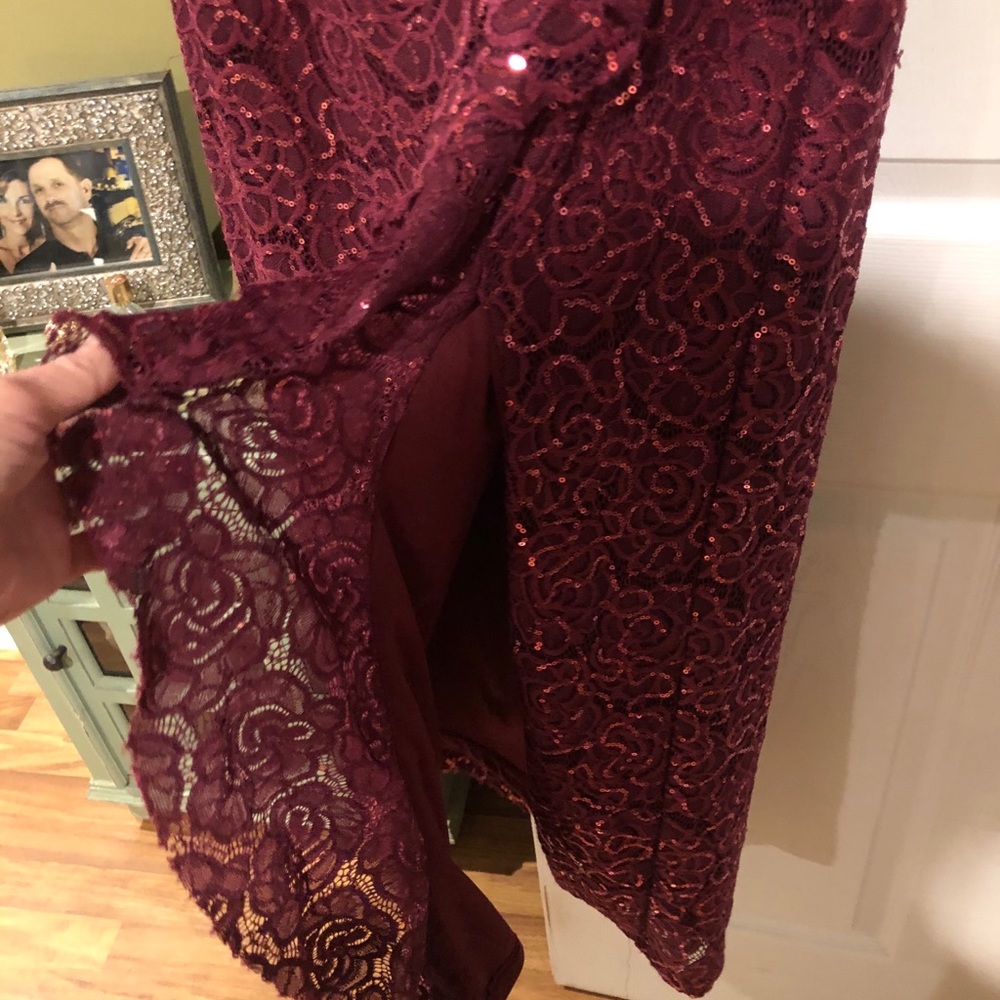 Formal gown with free earrings - Picture 3 of 7